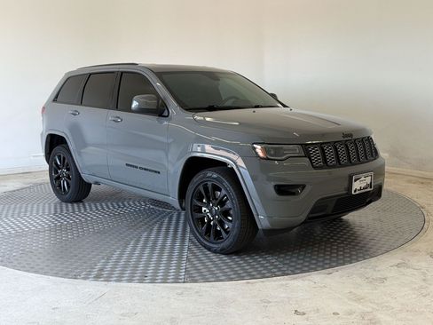 Used 2021 Jeep Grand Cherokee Laredo X AWD/4WD image 7