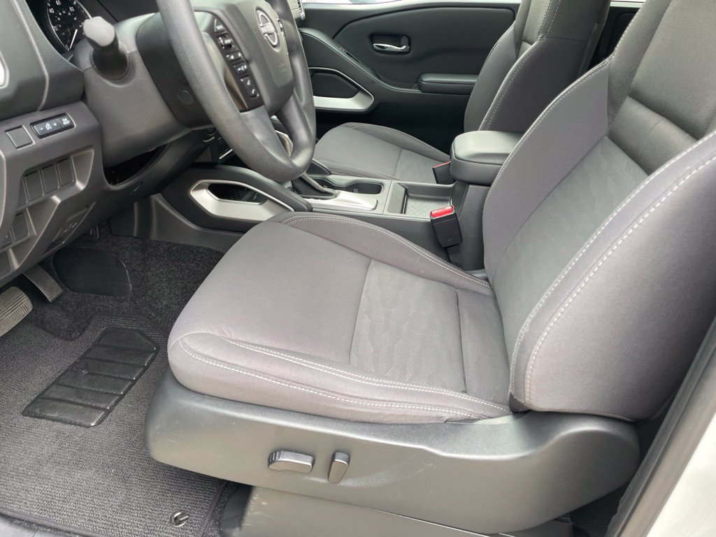 Used 2024 Nissan Frontier SV RWD image 9