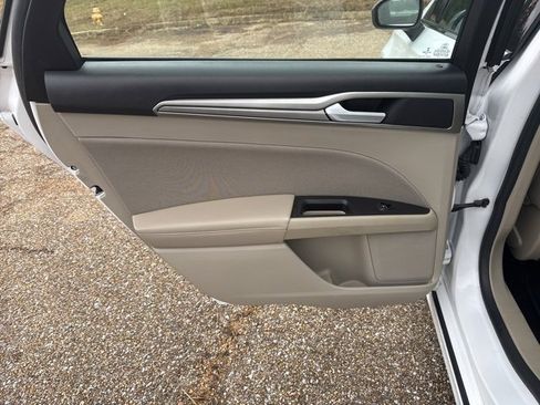 Used 2020 Ford Fusion SE image 11