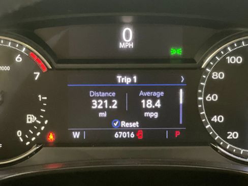 Used 2020 Cadillac XT4 Luxury w/ Cold Weather Package FWD image 30