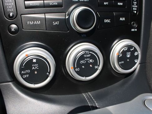 Used 2014 Nissan 370Z Touring RWD image 24