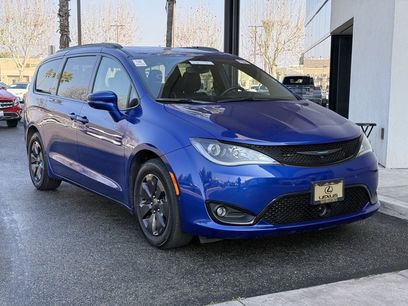 Used 2020 Chrysler Pacifica Limited w/ Advanced Safetytec Group
