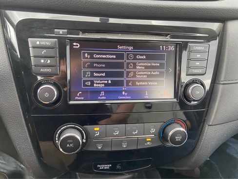 Used 2018 Nissan Rogue S AWD/4WD image 23