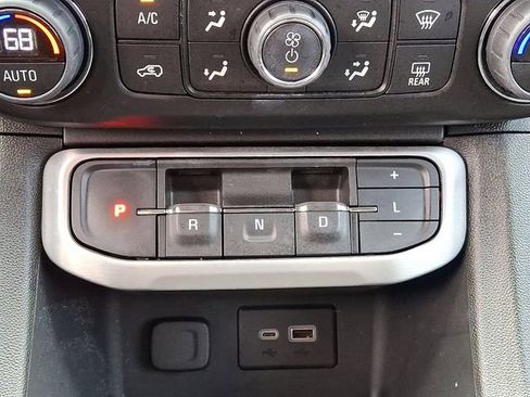 Used 2023 GMC Acadia SLE w/ Driver Convenience Package image 17