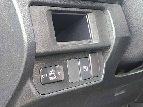 Certified 2018 Toyota Tacoma SR5 AWD/4WD image 25