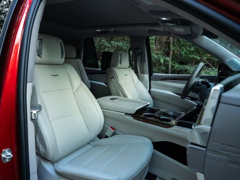 Used 2025 Cadillac Escalade Premium Luxury Platinum AWD/4WD image 23