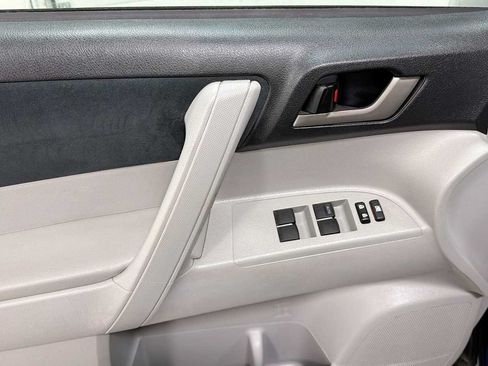 Used 2011 Toyota Highlander 4WD w/ Tech Pkg image 15