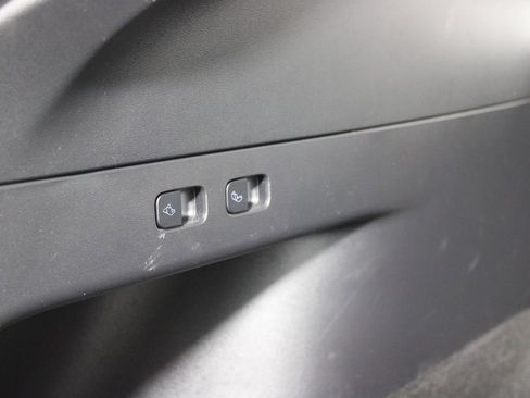 Used 2021 Tesla Model Y Long Range image 27