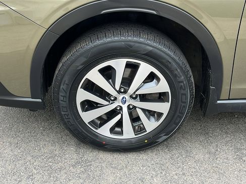 Used 2020 Subaru Outback Premium image 9