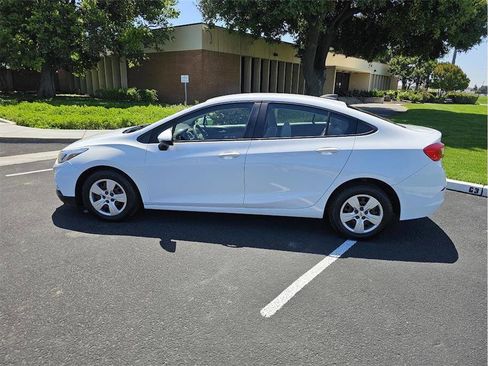 Used 2018 Chevrolet Cruze LS FWD image 5