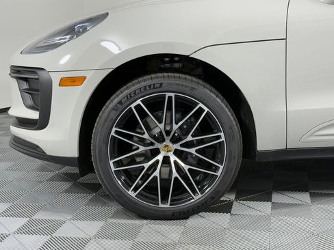Certified 2026 Porsche Macan AWD/4WD image 12