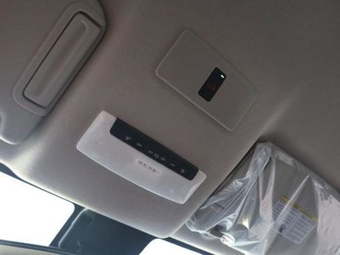 New 2025 Nissan Versa SR w/ Trunk Package image 16