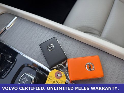 Certified 2023 Volvo XC60 B5 Ultimate w/ Climate Package image 28