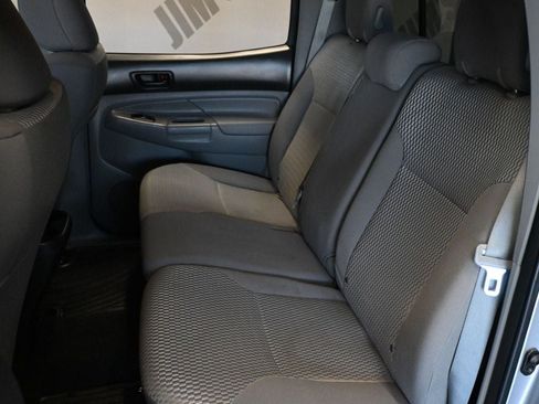 Used 2014 Toyota Tacoma PreRunner w/ SR5 Package RWD image 17