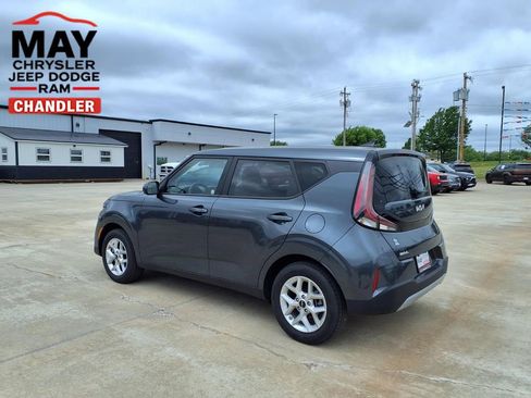 Used 2025 Kia Soul LX w/ LX Technology Package FWD image 20