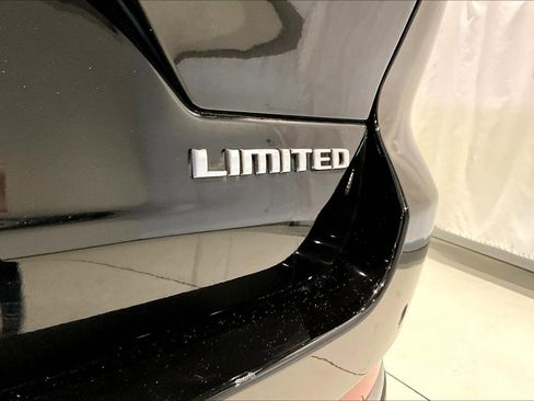 Used 2022 Jeep Grand Cherokee Limited image 23