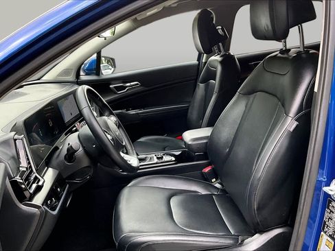 Used 2024 Kia Sportage EX FWD image 8