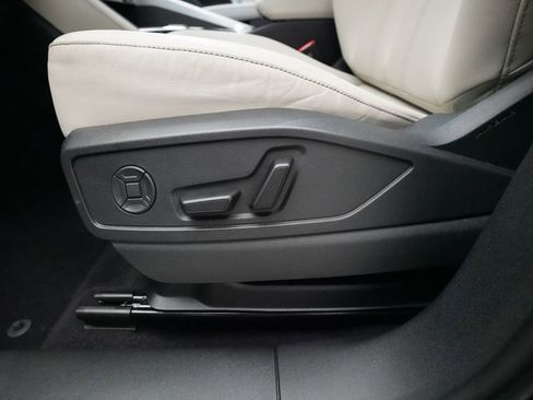 Used 2025 Audi Q5 Premium w/ Convenience Package image 30