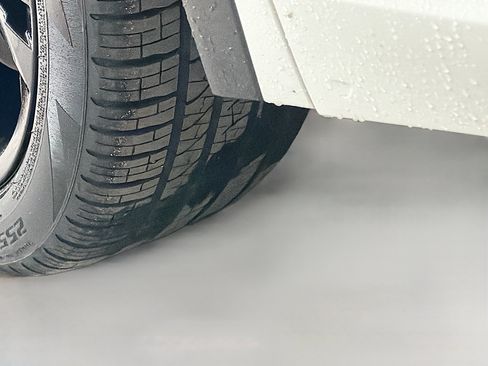 Certified 2024 Volkswagen Tiguan SE R-Line FWD image 43