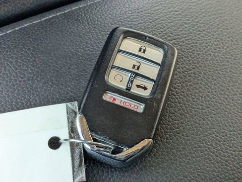 Used 2019 Honda Civic Touring image 31