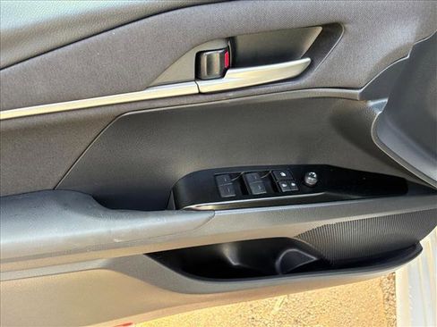 Used 2025 Toyota Camry LE image 40