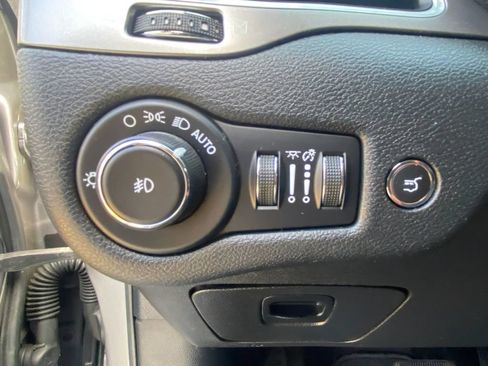 Used 2020 Jeep Cherokee Latitude Plus w/ Comfort/Convenience Group FWD image 16