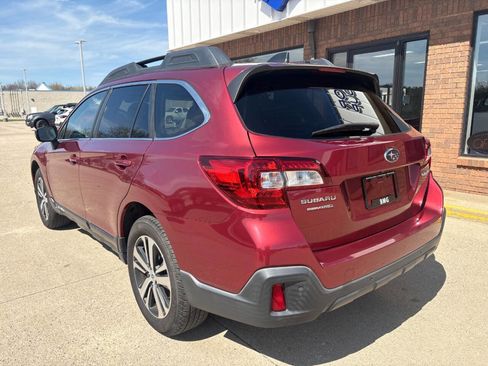 Used 2019 Subaru Outback 2.5i Limited AWD/4WD image 3