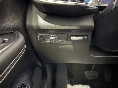 Used 2023 Buick Envision Avenir image 19