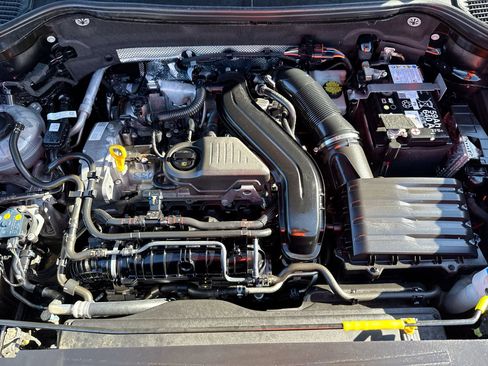 Used 2025 Volkswagen Taos SE image 17