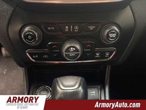 Used 2023 Jeep Cherokee Altitude Lux image 18