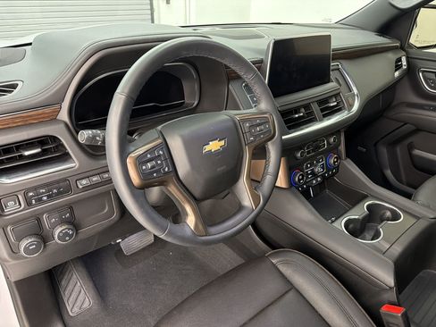 Used 2024 Chevrolet Tahoe High Country RWD image 4