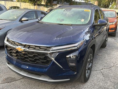 Used 2024 Chevrolet Trax LT w/ Driver Confidence Package FWD image 1