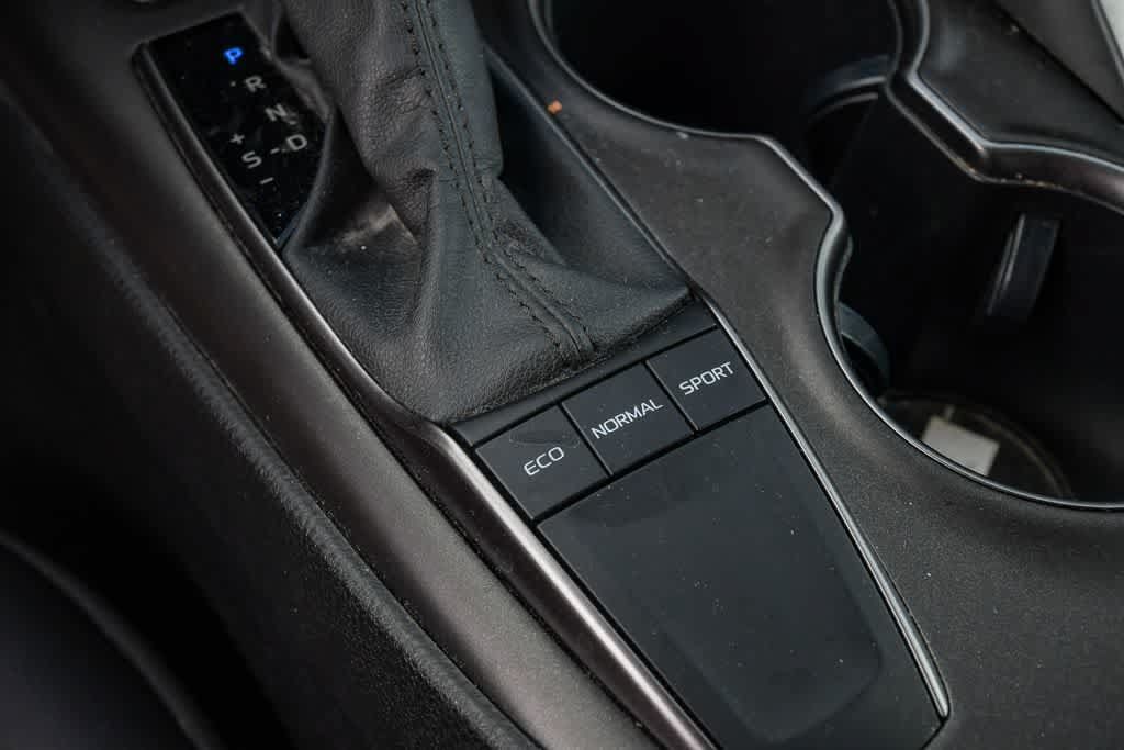 Used 2024 Toyota Camry SE FWD image 19