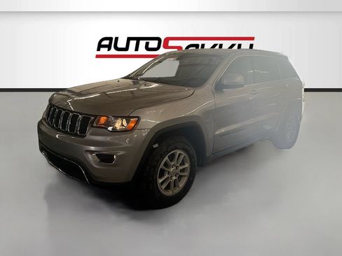 Used 2019 Jeep Grand Cherokee Laredo RWD image 3