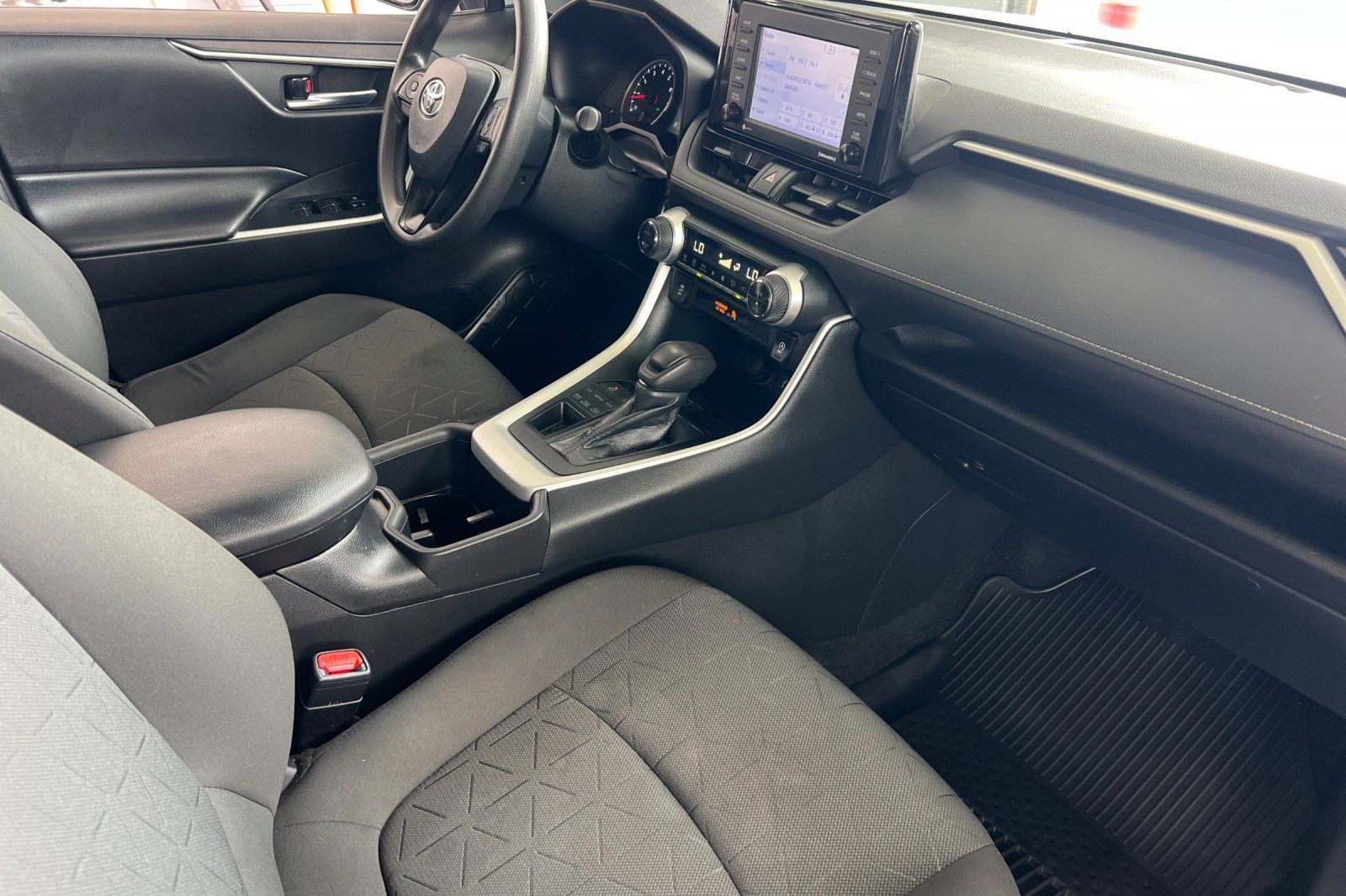 Used 2022 Toyota RAV4 XLE AWD/4WD image 13