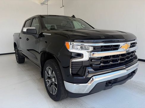 Used 2023 Chevrolet Silverado 1500 LT AWD/4WD image 15