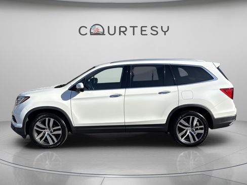 Used 2017 Honda Pilot Touring image 5