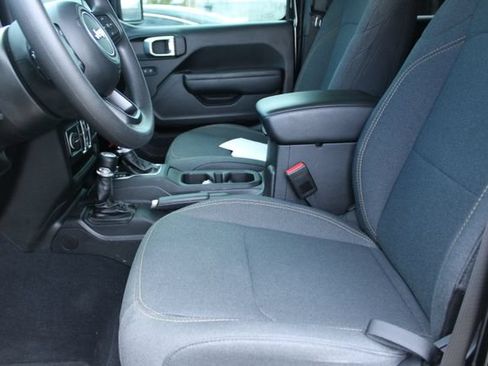 Used 2025 Jeep Gladiator Sport AWD/4WD image 11