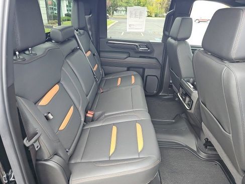 Used 2025 GMC Sierra 2500 AT4 w/ AT4 Premium Plus Package image 11