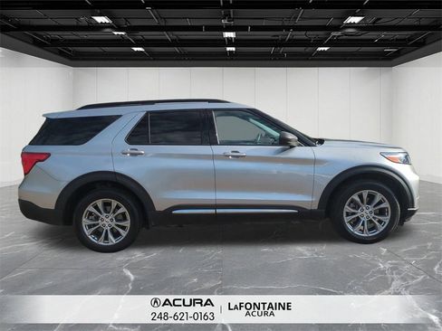 Used 2022 Ford Explorer XLT w/ Equipment Group 202A image 9