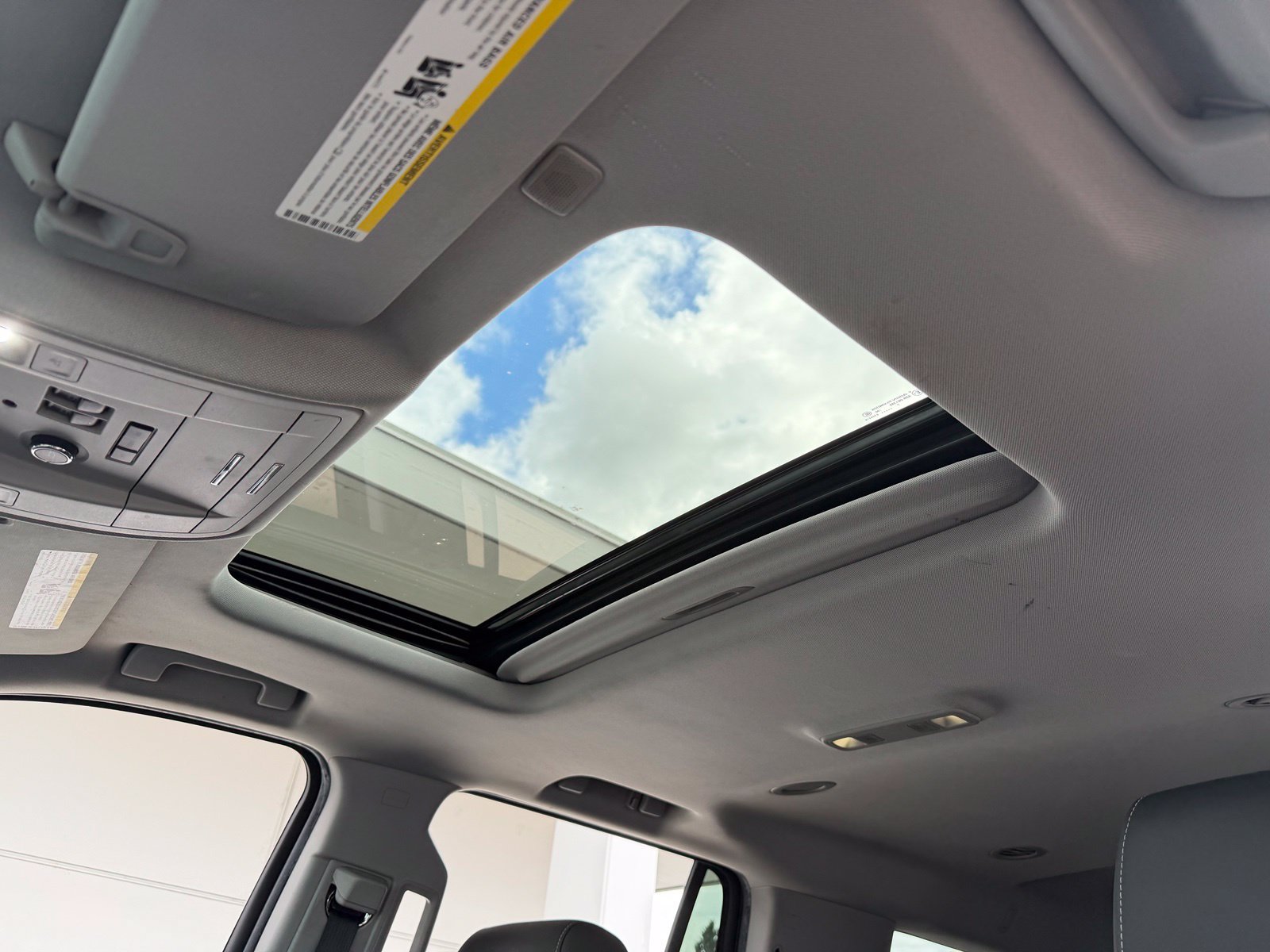 Used 2018 GMC Yukon SLT w/ HD Trailering Package AWD/4WD image 12