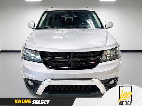 Used 2019 Dodge Journey Crossroad FWD image 2