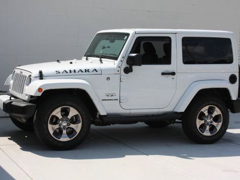 Used 2016 Jeep Wrangler Sahara AWD/4WD image 12