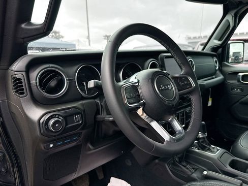 Used 2023 Jeep Wrangler Unlimited Sahara image 10
