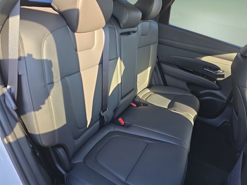 Certified 2025 Hyundai Tucson Limited FWD image 12
