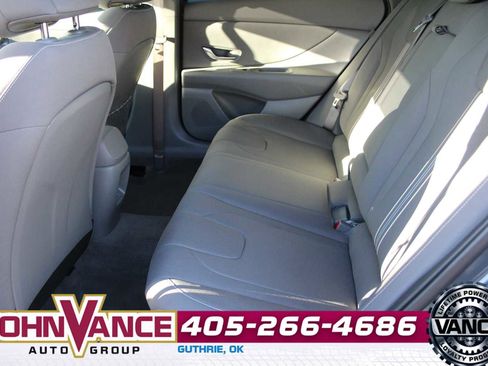 Used 2025 Hyundai Elantra SEL image 19