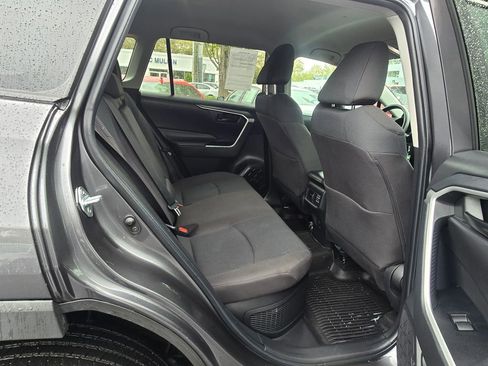 Certified 2022 Toyota RAV4 LE AWD/4WD image 11
