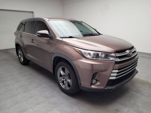 Used 2018 Toyota Highlander Limited Platinum FWD image 13