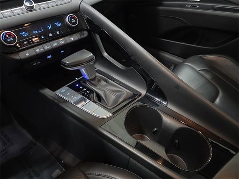 Used 2024 Hyundai Elantra Limited image 25