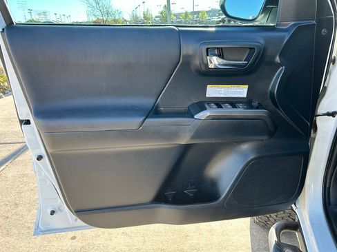 Used 2019 Toyota Tacoma TRD Off-Road AWD/4WD image 22